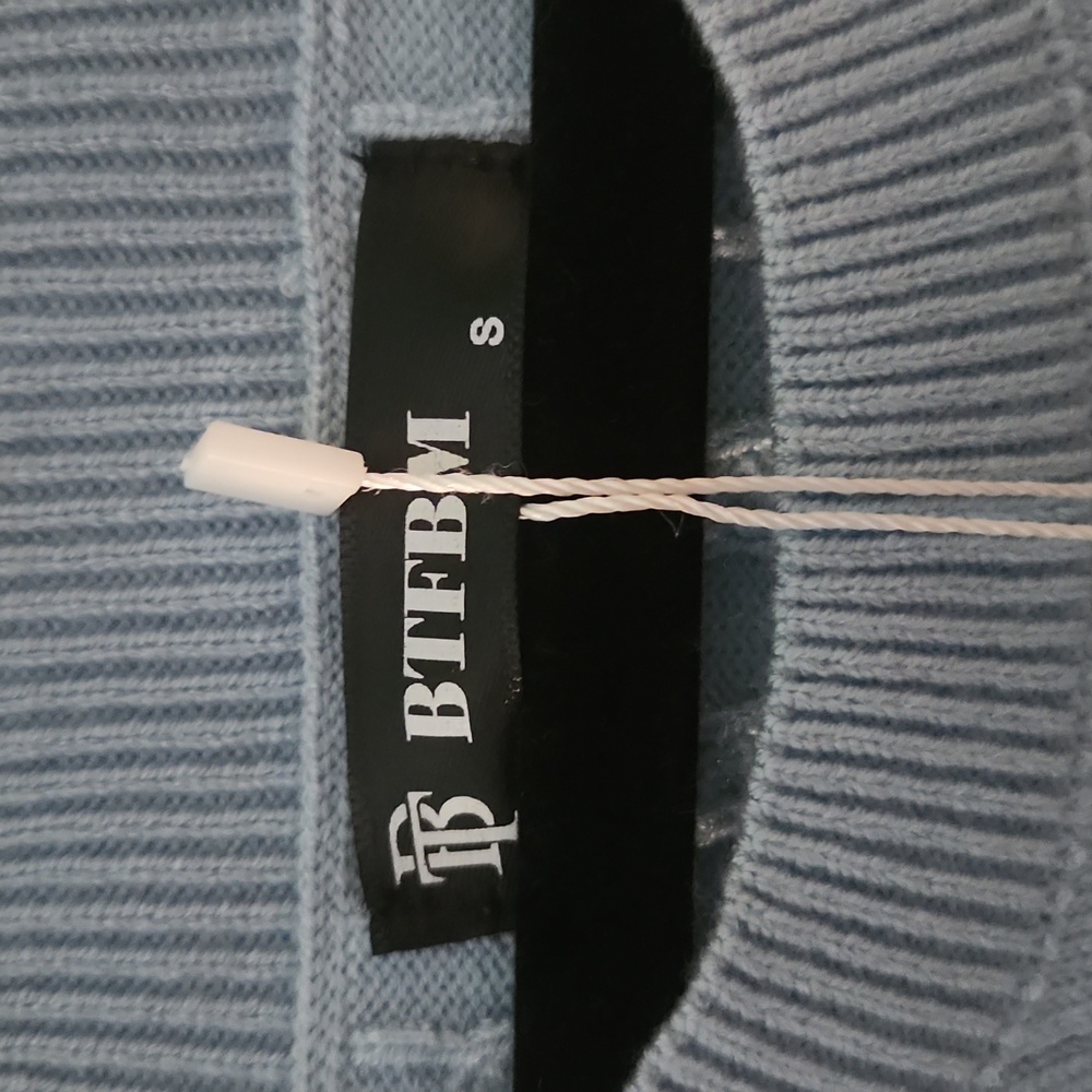 NWT sleeves sweater - Picture 2 of 7